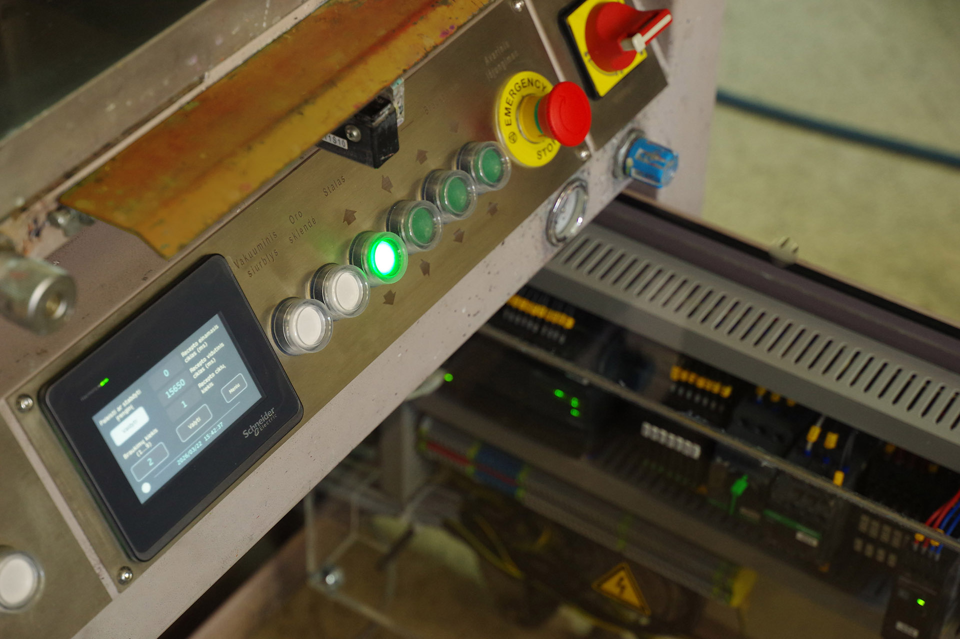 Šilkografinės spausdinimo mašinos automatikos modernizavimas
